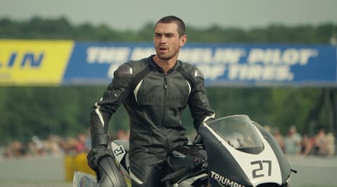 Une moto Triumph Daytona de course dans « One Fast Move » | For the Ride